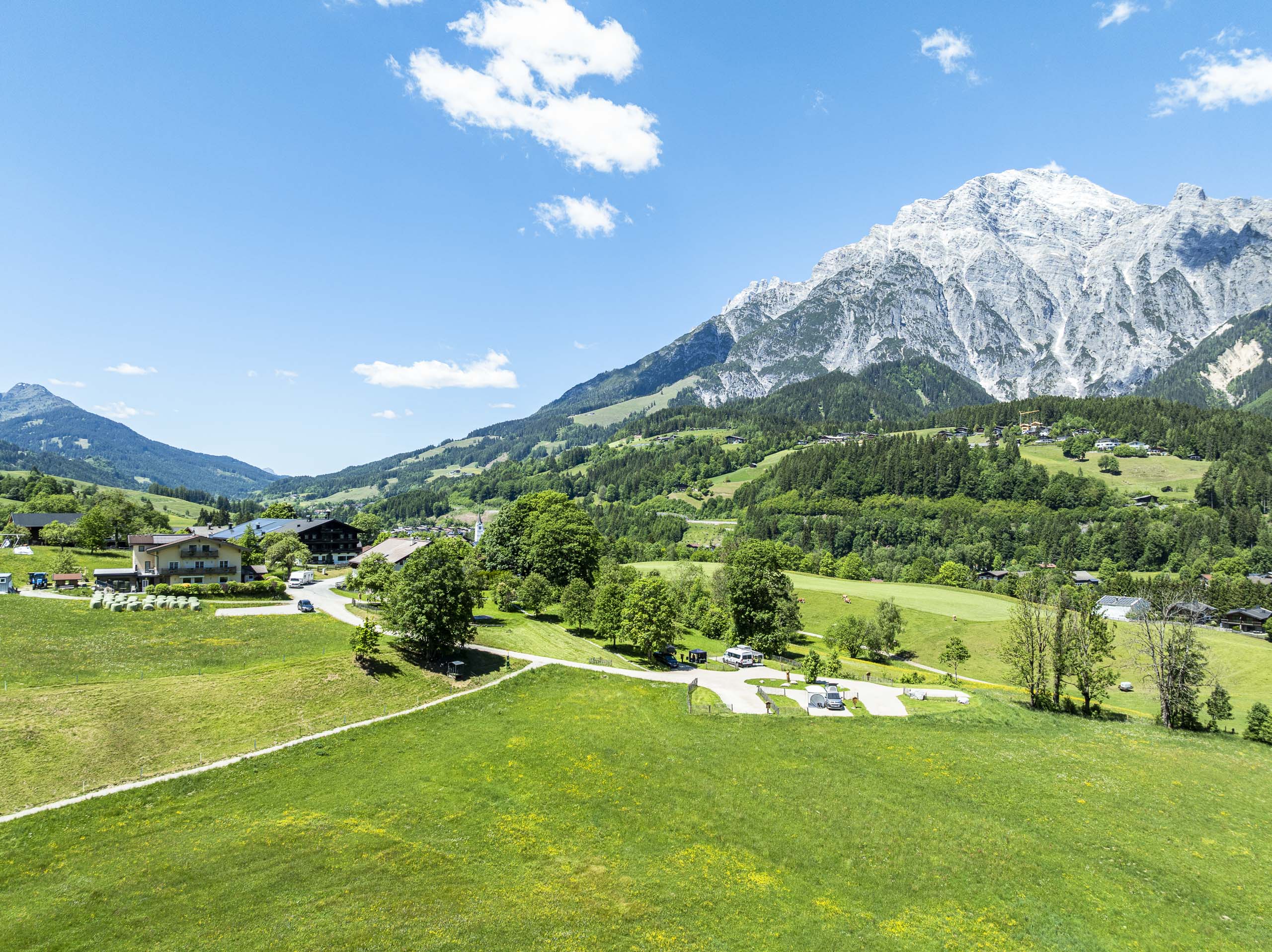 Pöchtlhof vor den Leoganger Steinbergen