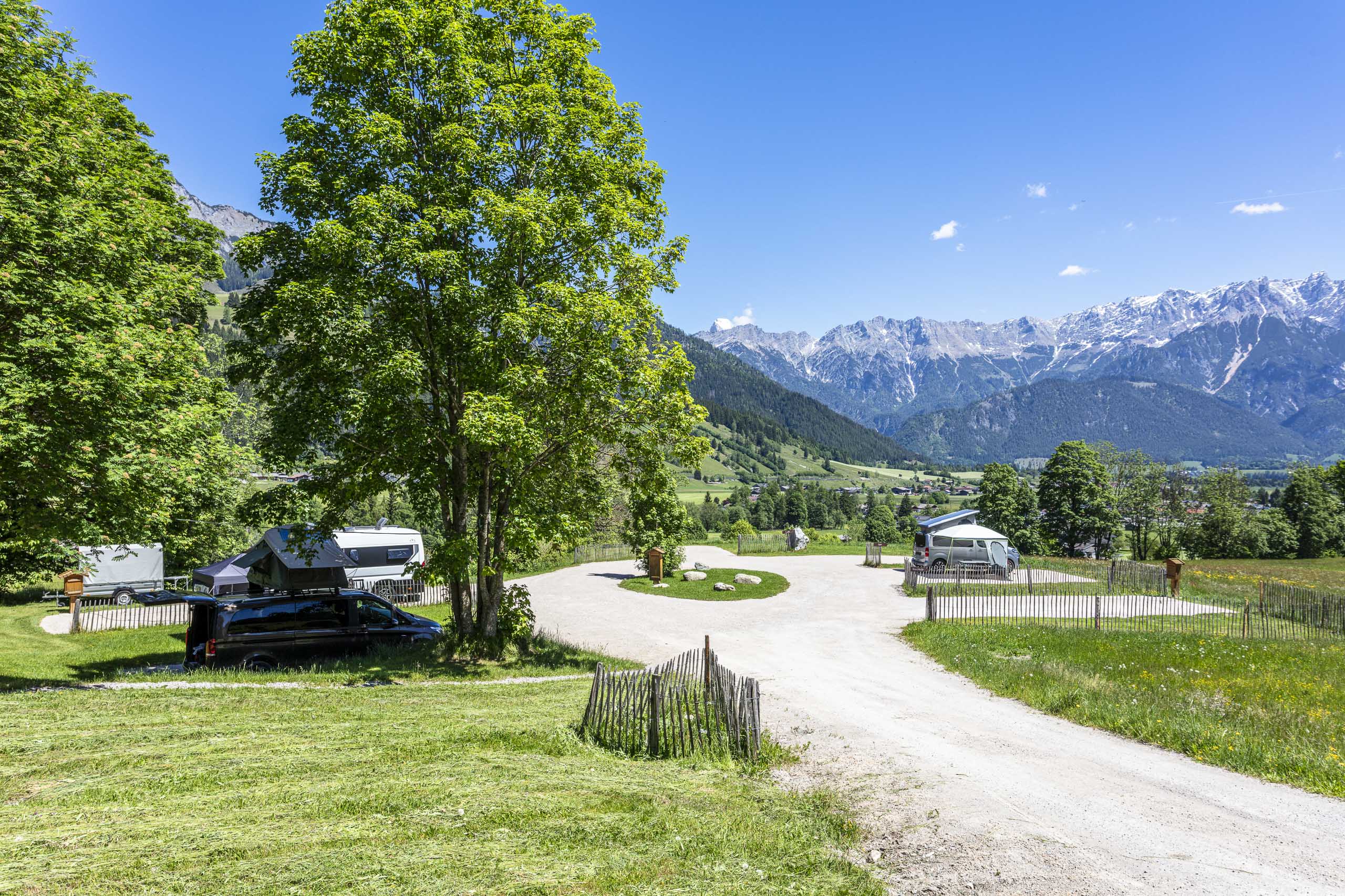 Großzügige Campingparzellen am Pöchtlhof