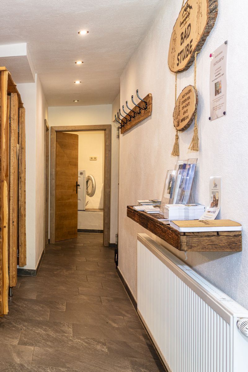 Moderne Waschtische im Sanitärbereich am Camperplatzl Leogang