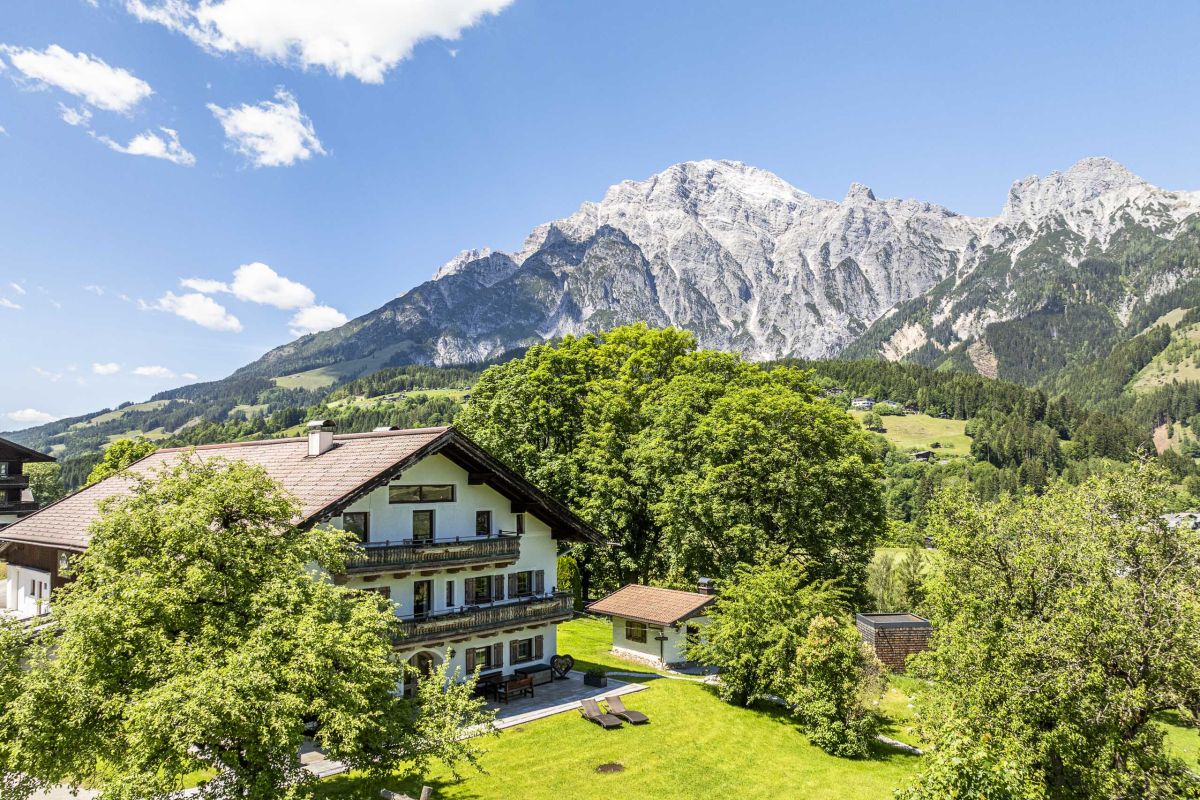 Pöchtlhof vor den Leoganger Steinbergen