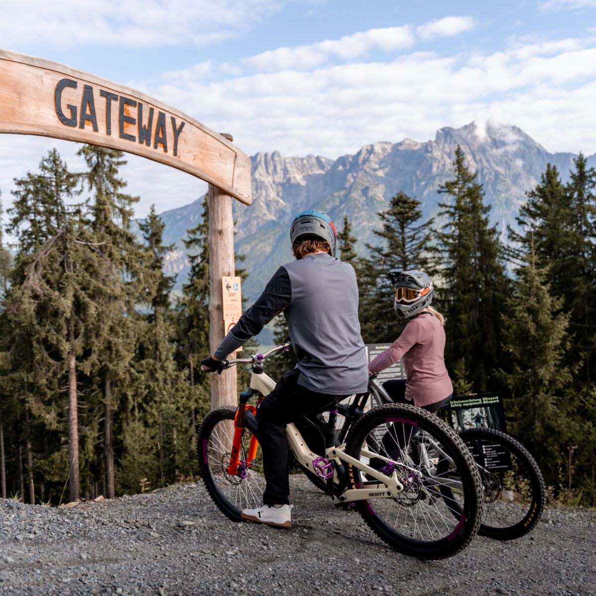 Biker am Einstieg zur Gateway-Line im Epic Bikepark Leogang